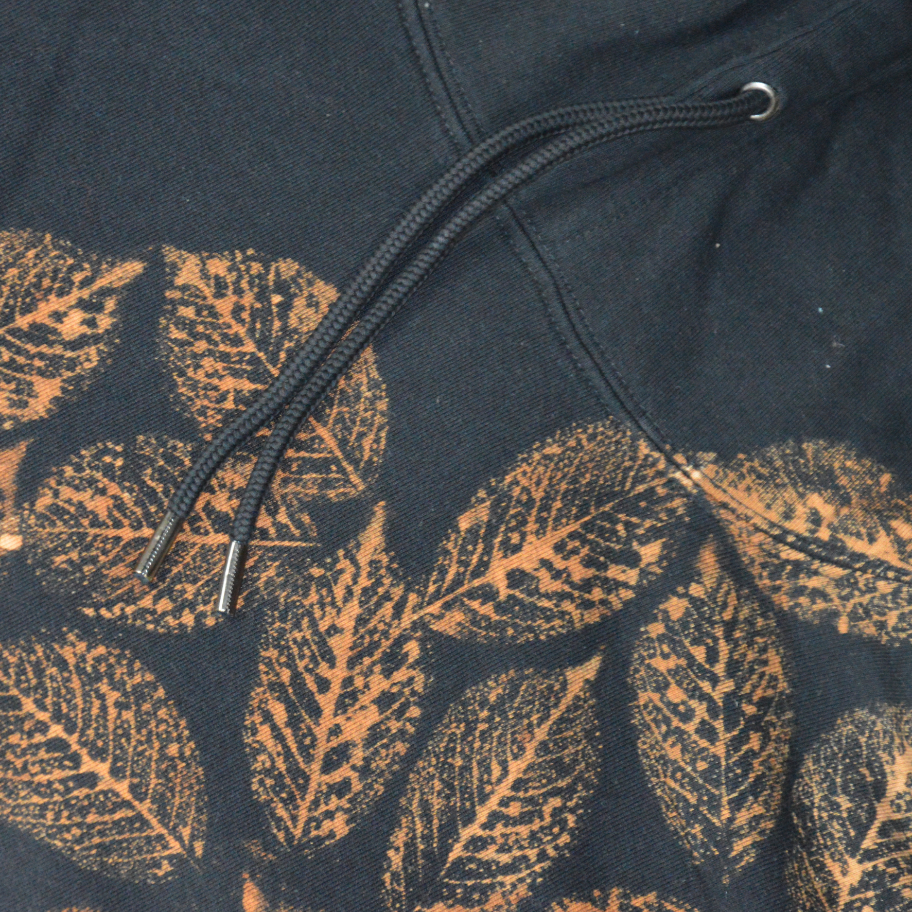 Handgemachter Kirschblätter Hoodie – Unikat, Größe L - Image 3